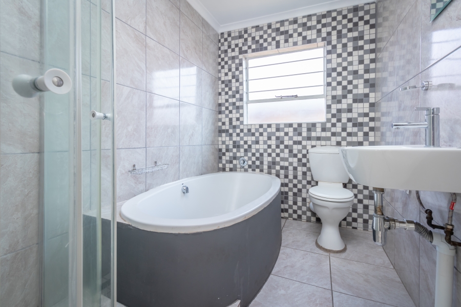 To Let 3 Bedroom Property for Rent in Weltevreden Park Gauteng