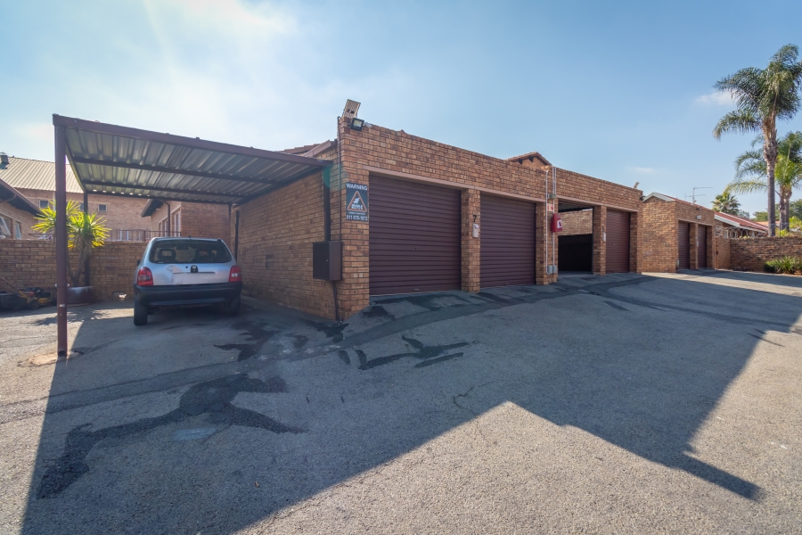To Let 3 Bedroom Property for Rent in Weltevreden Park Gauteng
