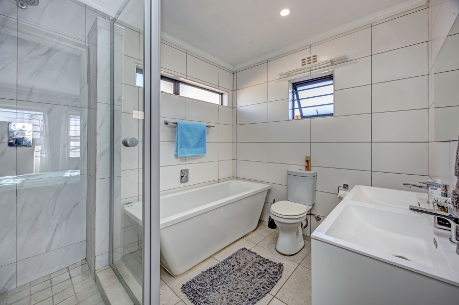 3 Bedroom Property for Sale in Lion Pride Gauteng