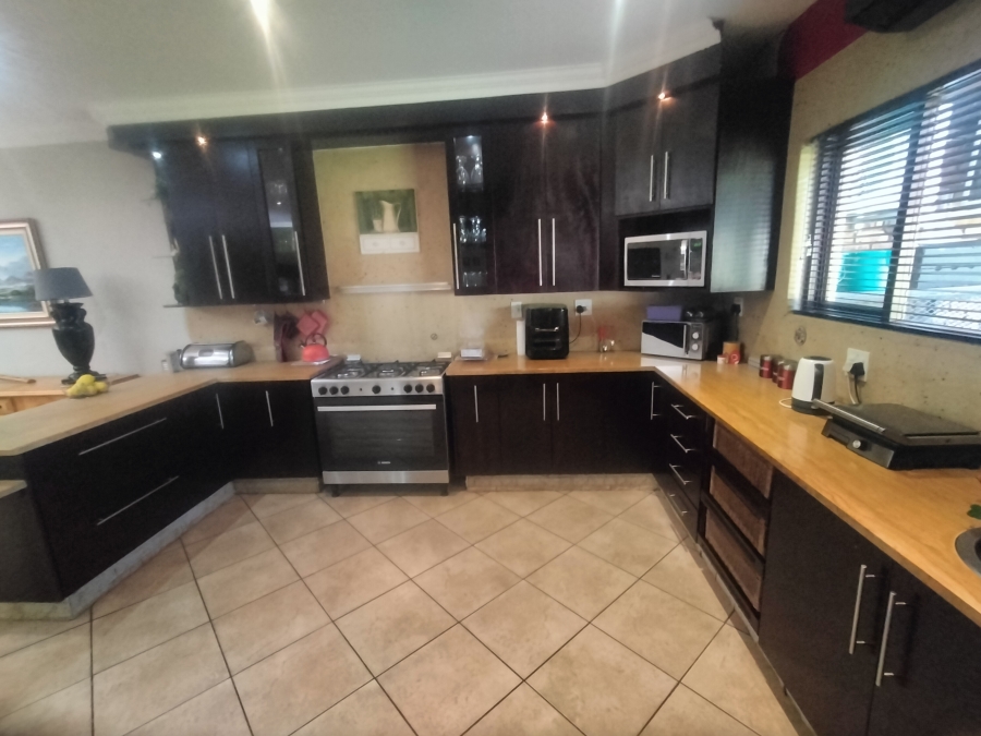 4 Bedroom Property for Sale in Hartebeeshoek Gauteng