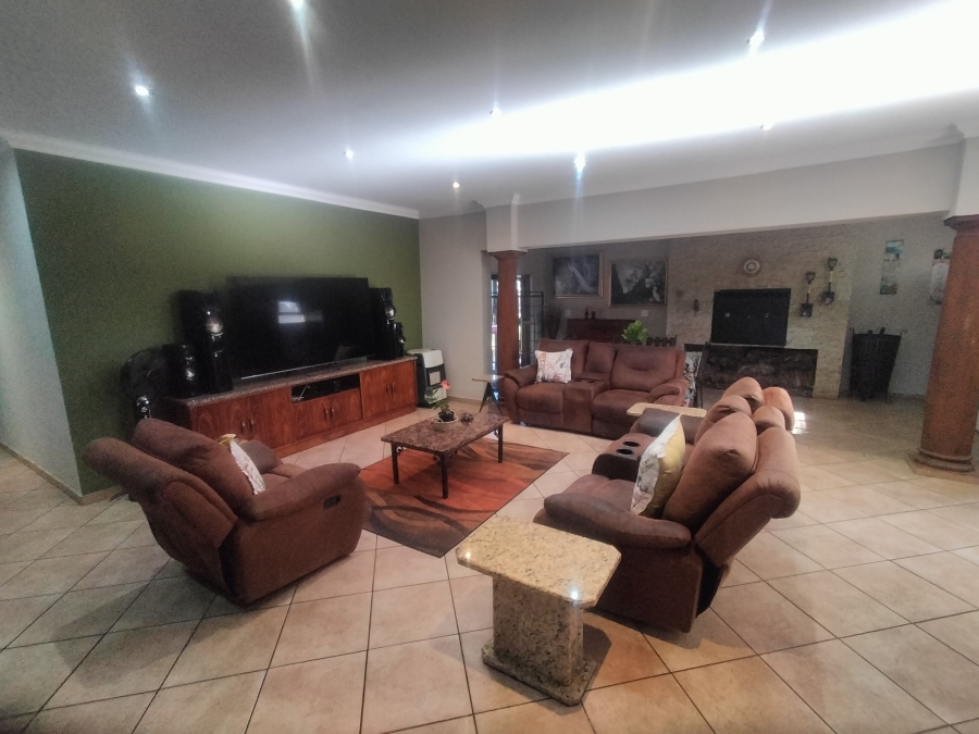 4 Bedroom Property for Sale in Hartebeeshoek Gauteng