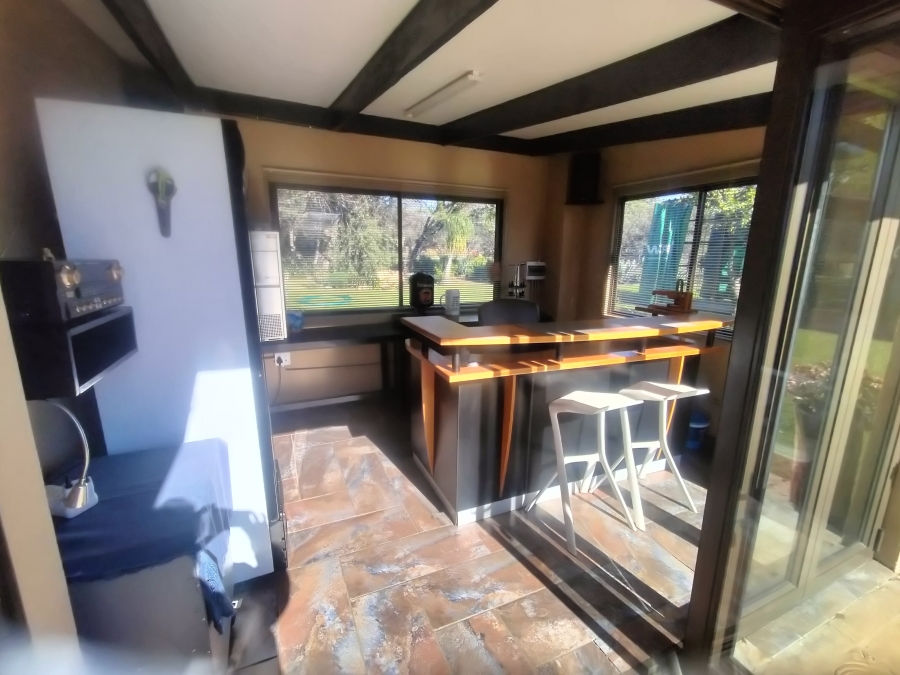 4 Bedroom Property for Sale in Hartebeeshoek Gauteng
