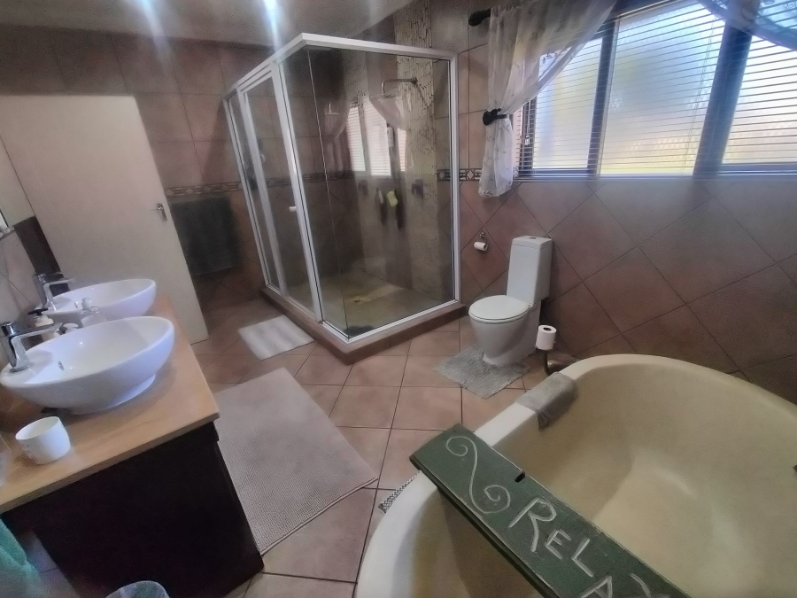 4 Bedroom Property for Sale in Hartebeeshoek Gauteng