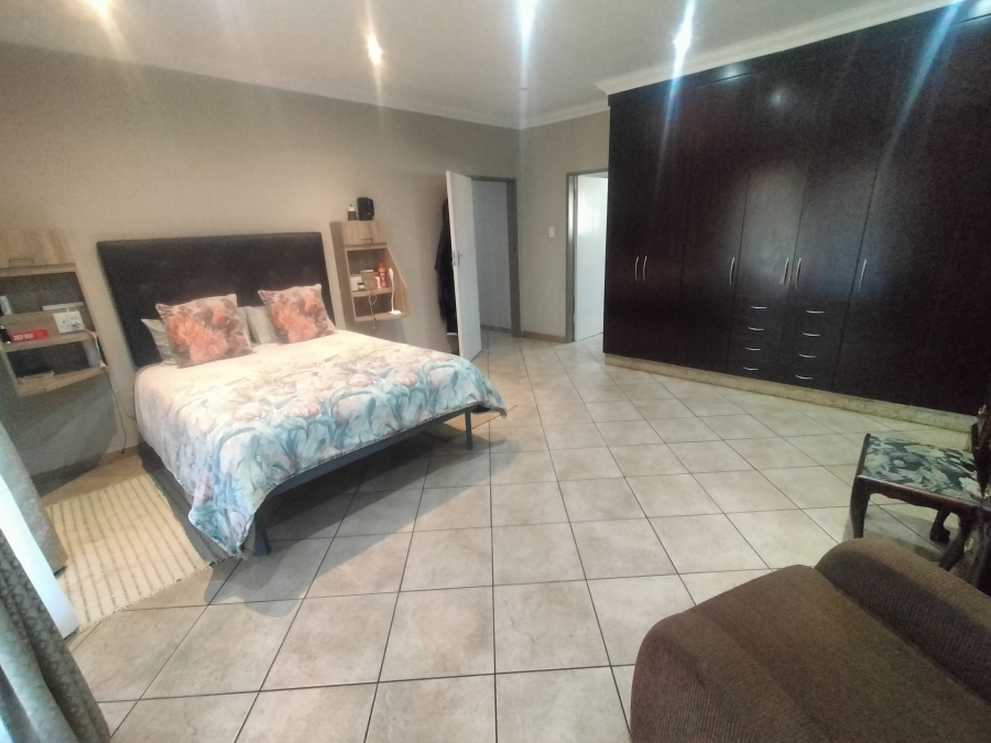 4 Bedroom Property for Sale in Hartebeeshoek Gauteng