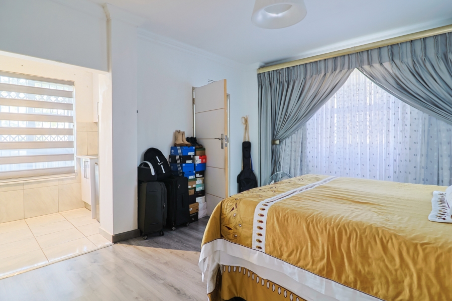 2 Bedroom Property for Sale in Golf View Gauteng