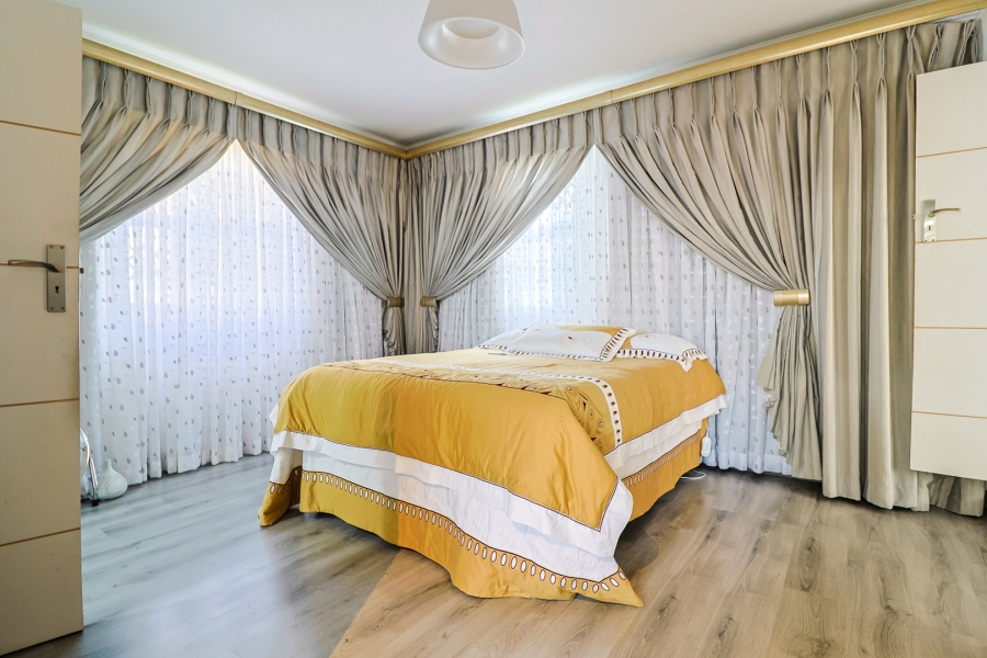 2 Bedroom Property for Sale in Golf View Gauteng