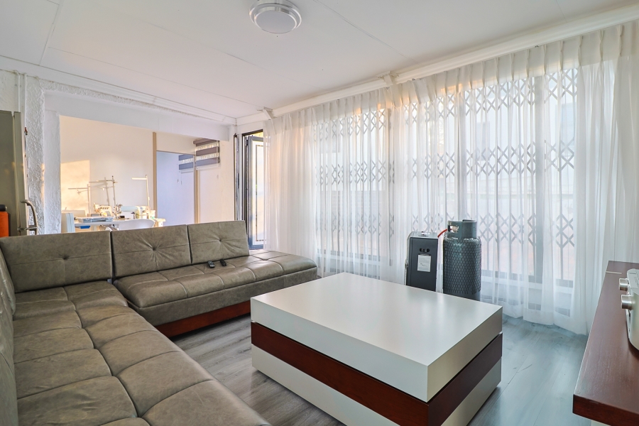 2 Bedroom Property for Sale in Golf View Gauteng