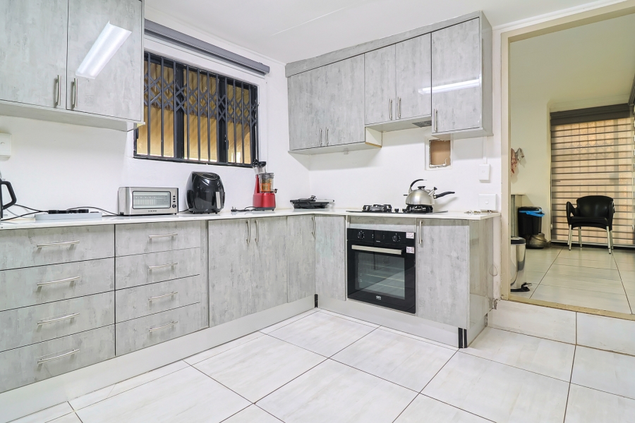 2 Bedroom Property for Sale in Golf View Gauteng