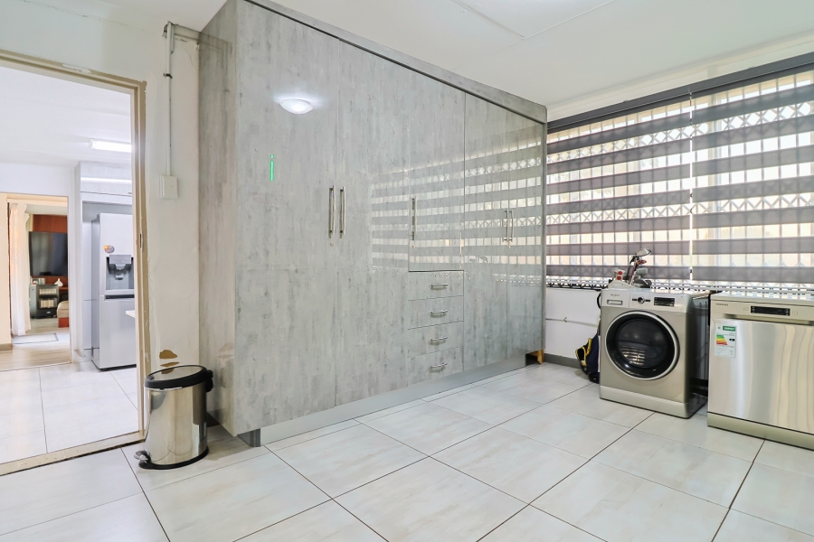 2 Bedroom Property for Sale in Golf View Gauteng