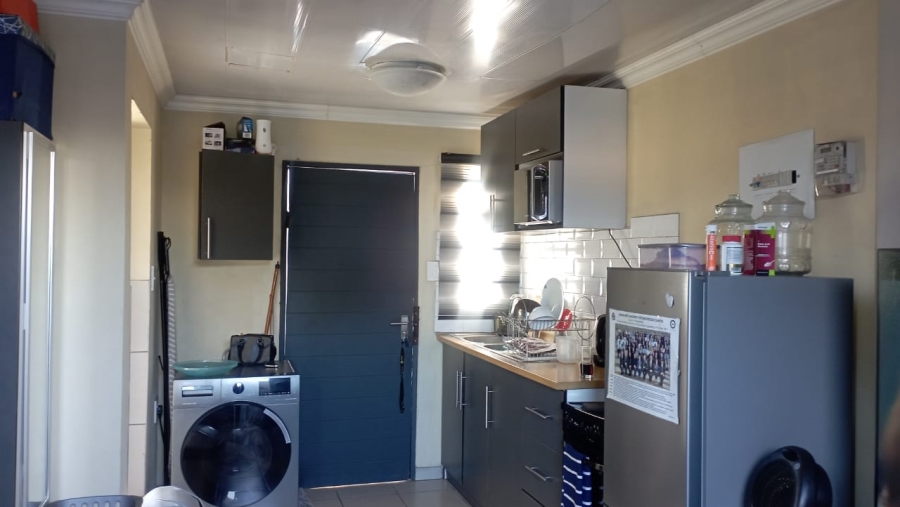 To Let 1 Bedroom Property for Rent in Tedstoneville Gauteng