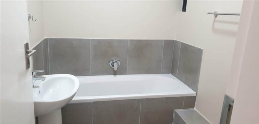 To Let 2 Bedroom Property for Rent in Waterfall Ridge Gauteng