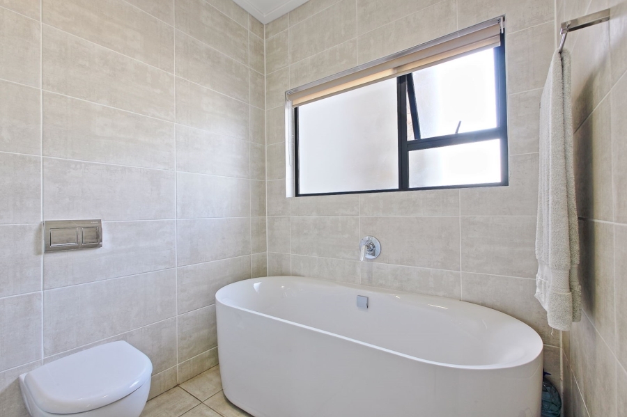 To Let 3 Bedroom Property for Rent in The Polofields Gauteng