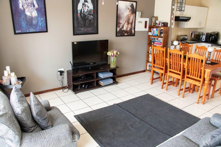 2 Bedroom Property for Sale in Sonneglans Gauteng