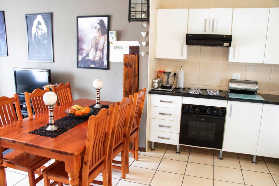 2 Bedroom Property for Sale in Sonneglans Gauteng