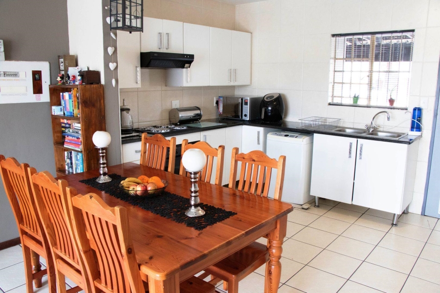 2 Bedroom Property for Sale in Sonneglans Gauteng