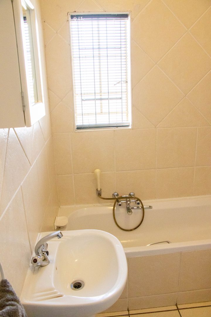 2 Bedroom Property for Sale in Sonneglans Gauteng