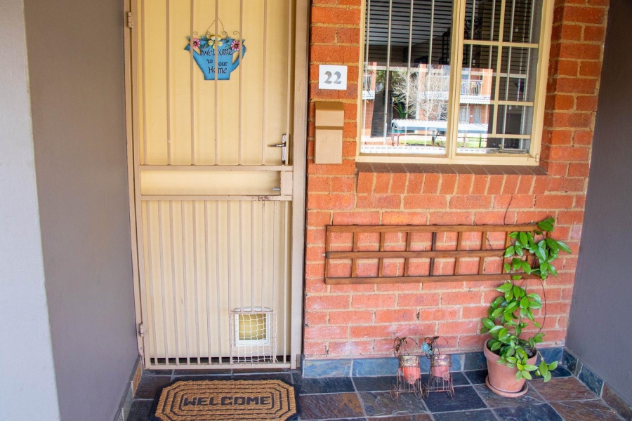 2 Bedroom Property for Sale in Sonneglans Gauteng