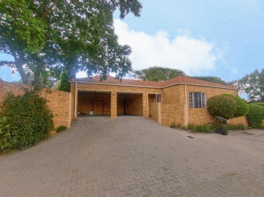 To Let 3 Bedroom Property for Rent in Ruimsig Gauteng