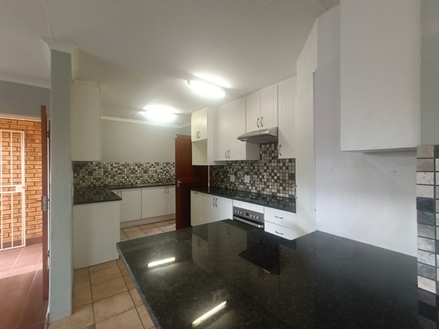 To Let 3 Bedroom Property for Rent in Ruimsig Gauteng