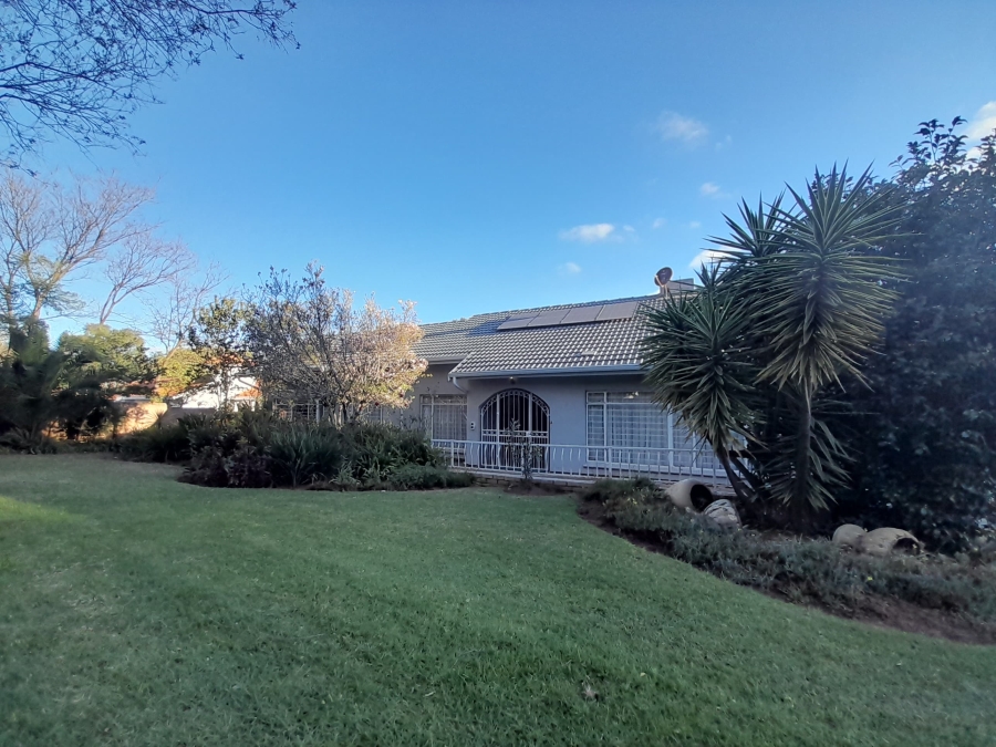 To Let 4 Bedroom Property for Rent in Constantia Kloof Gauteng