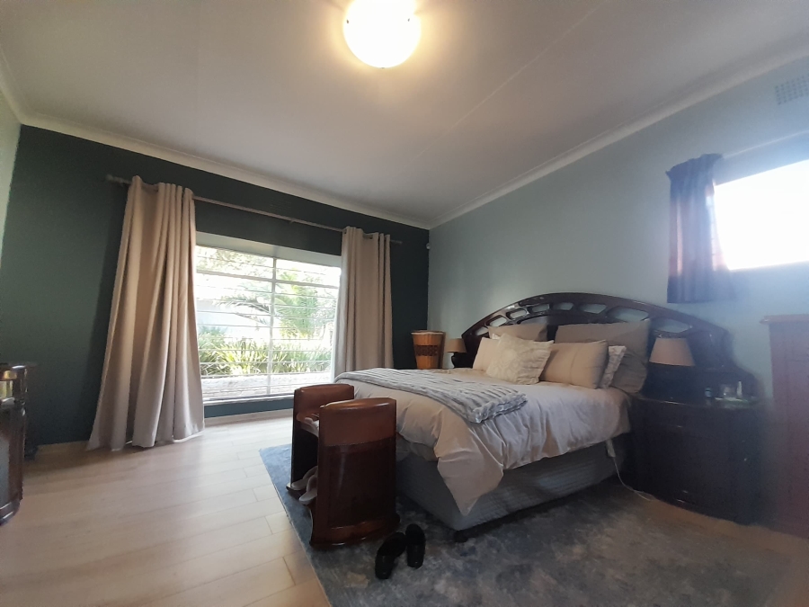 To Let 4 Bedroom Property for Rent in Constantia Kloof Gauteng
