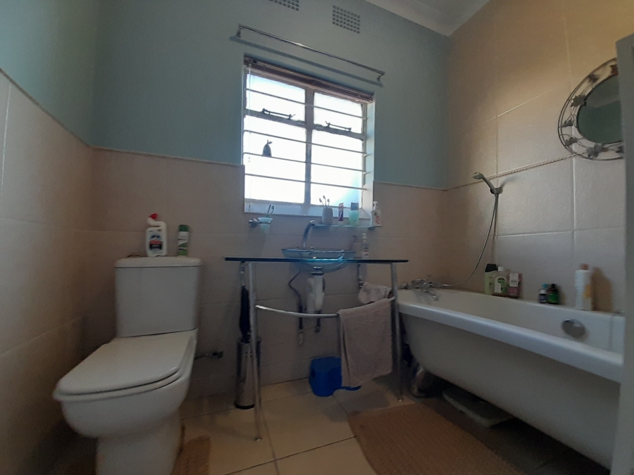 To Let 4 Bedroom Property for Rent in Constantia Kloof Gauteng