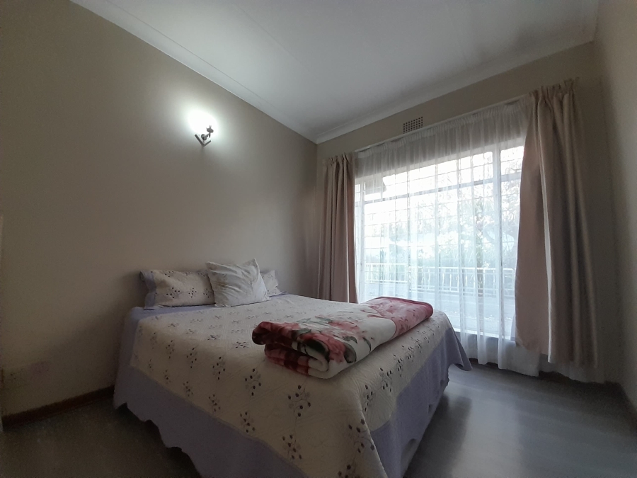 To Let 4 Bedroom Property for Rent in Constantia Kloof Gauteng
