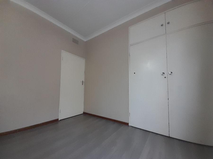 To Let 4 Bedroom Property for Rent in Constantia Kloof Gauteng