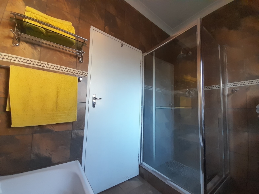 To Let 4 Bedroom Property for Rent in Constantia Kloof Gauteng