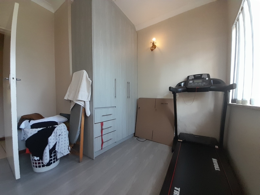 To Let 4 Bedroom Property for Rent in Constantia Kloof Gauteng