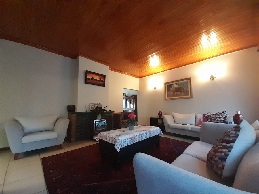 To Let 4 Bedroom Property for Rent in Constantia Kloof Gauteng