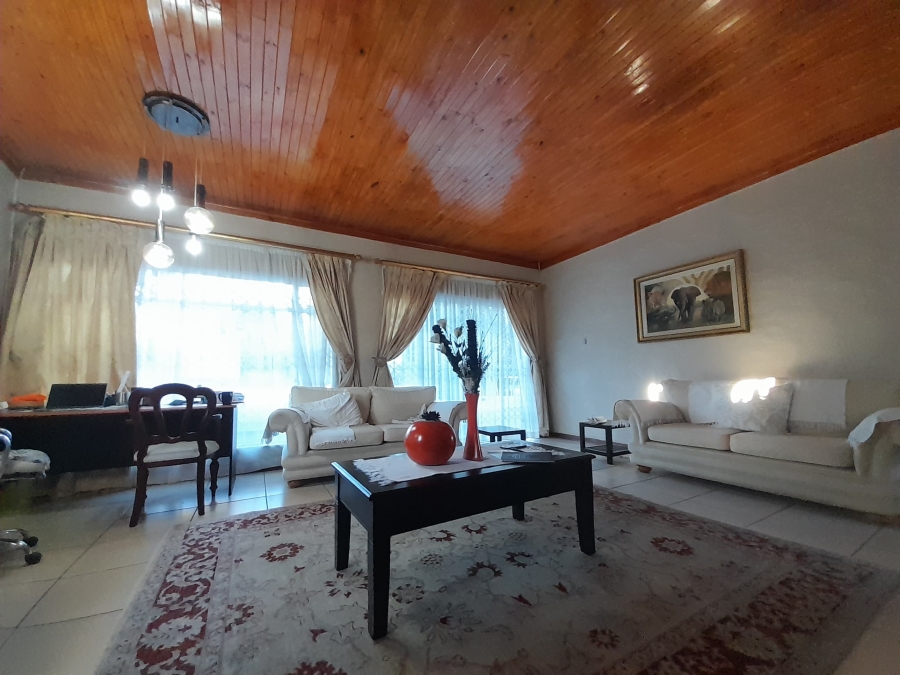 To Let 4 Bedroom Property for Rent in Constantia Kloof Gauteng