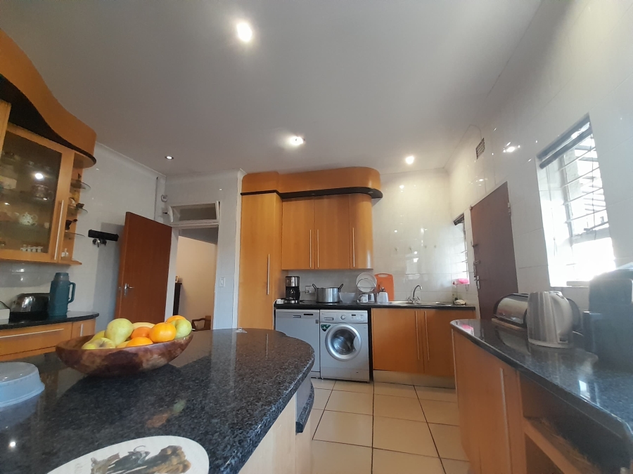 To Let 4 Bedroom Property for Rent in Constantia Kloof Gauteng