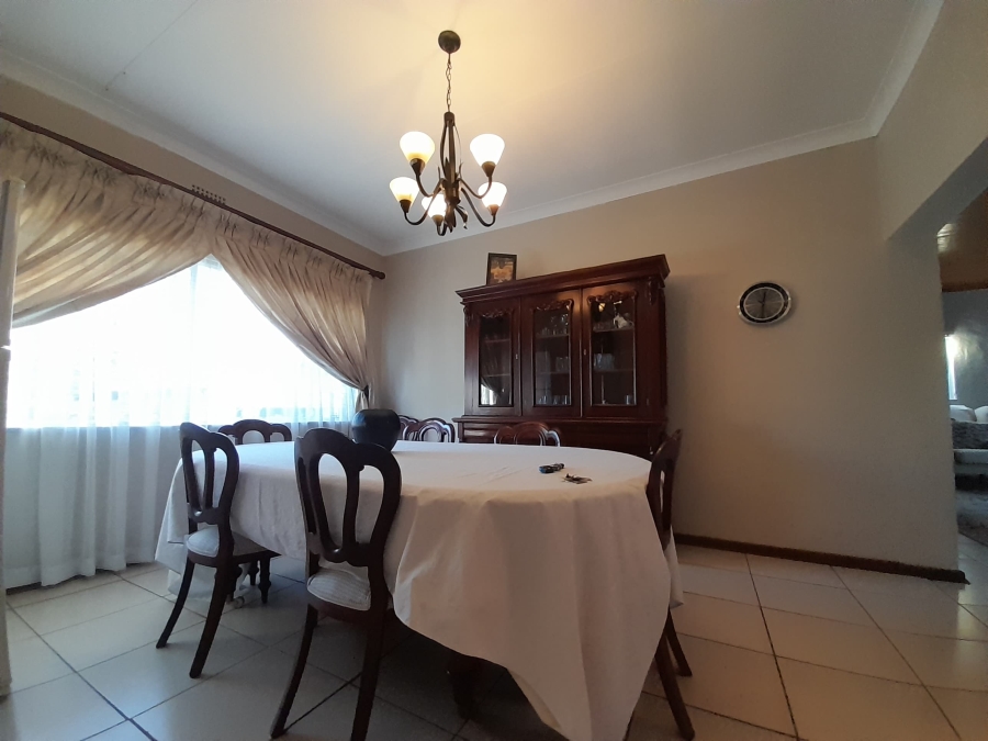 To Let 4 Bedroom Property for Rent in Constantia Kloof Gauteng