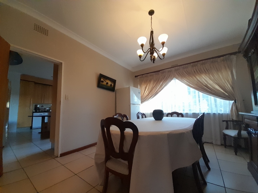 To Let 4 Bedroom Property for Rent in Constantia Kloof Gauteng