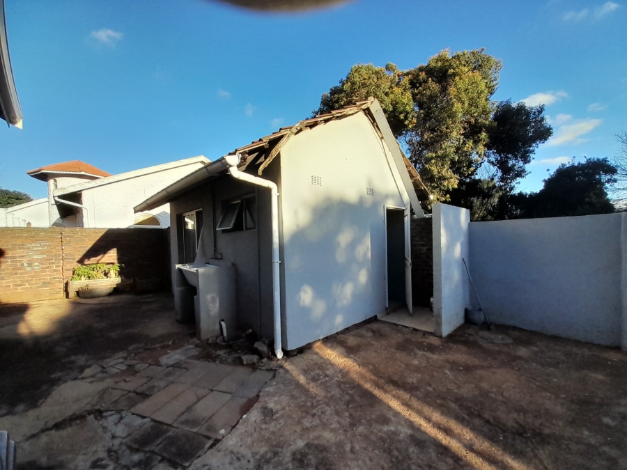 To Let 4 Bedroom Property for Rent in Constantia Kloof Gauteng