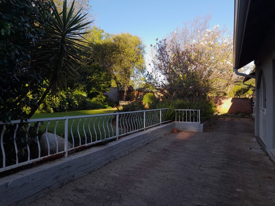 To Let 4 Bedroom Property for Rent in Constantia Kloof Gauteng