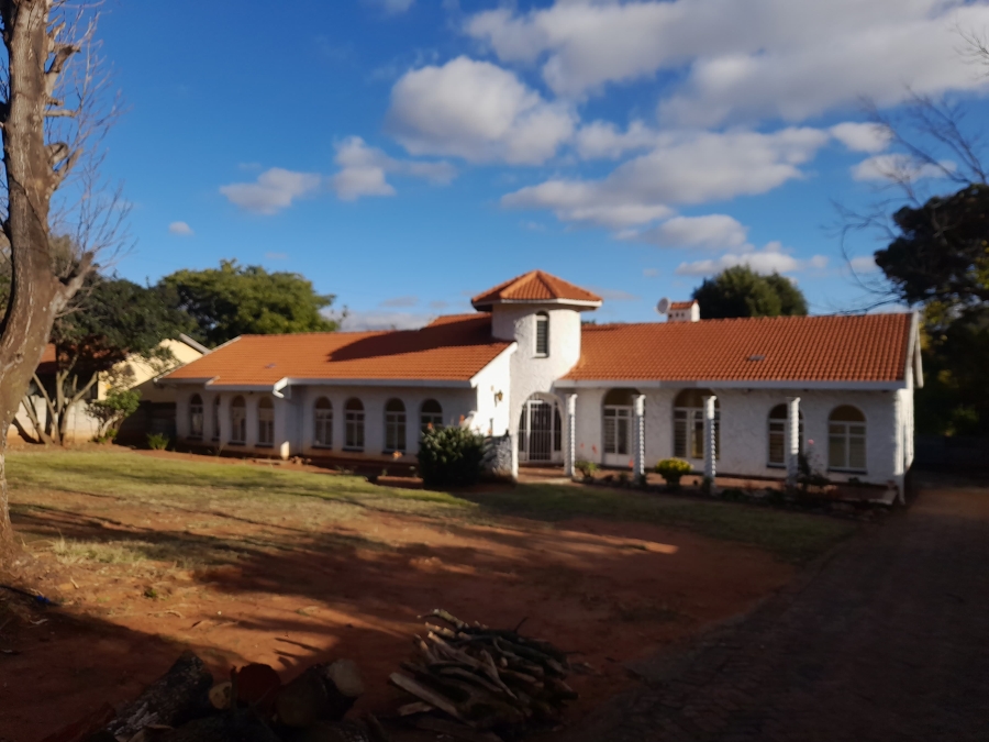 To Let 5 Bedroom Property for Rent in Constantia Kloof Gauteng