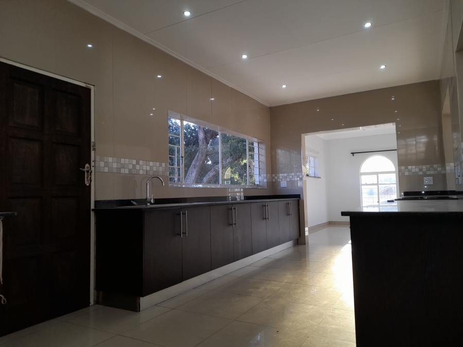 To Let 5 Bedroom Property for Rent in Constantia Kloof Gauteng