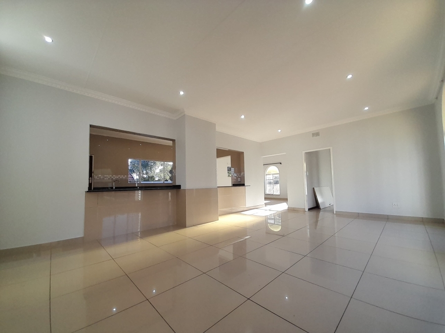 To Let 5 Bedroom Property for Rent in Constantia Kloof Gauteng