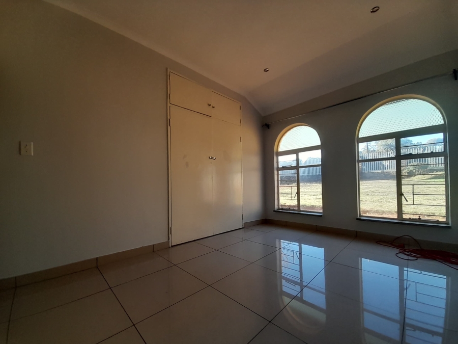 To Let 5 Bedroom Property for Rent in Constantia Kloof Gauteng