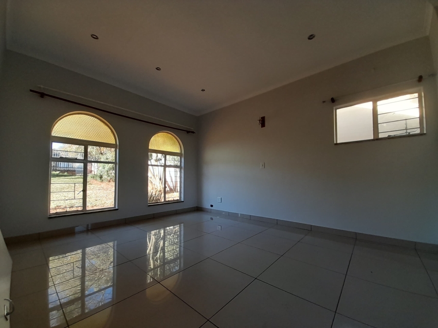 To Let 5 Bedroom Property for Rent in Constantia Kloof Gauteng