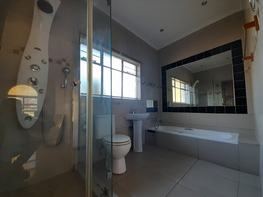 To Let 5 Bedroom Property for Rent in Constantia Kloof Gauteng