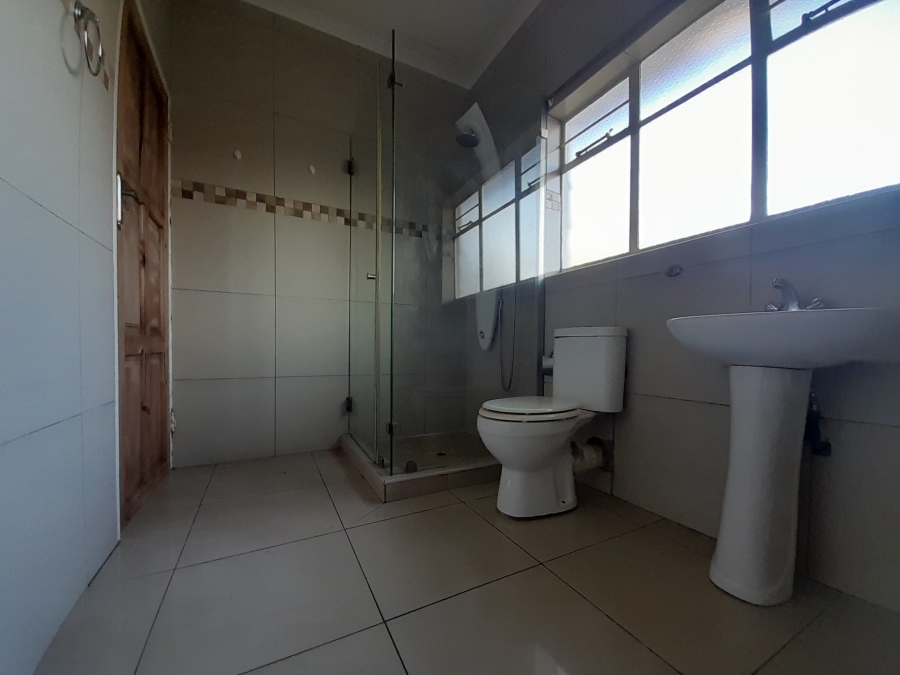To Let 5 Bedroom Property for Rent in Constantia Kloof Gauteng