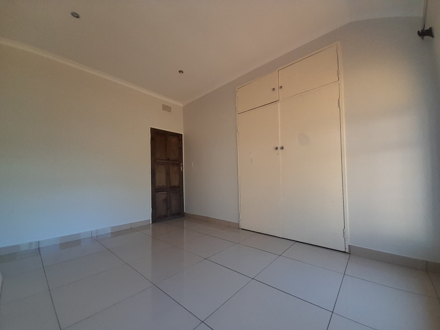 To Let 5 Bedroom Property for Rent in Constantia Kloof Gauteng