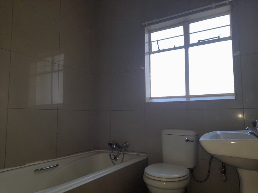 To Let 5 Bedroom Property for Rent in Constantia Kloof Gauteng