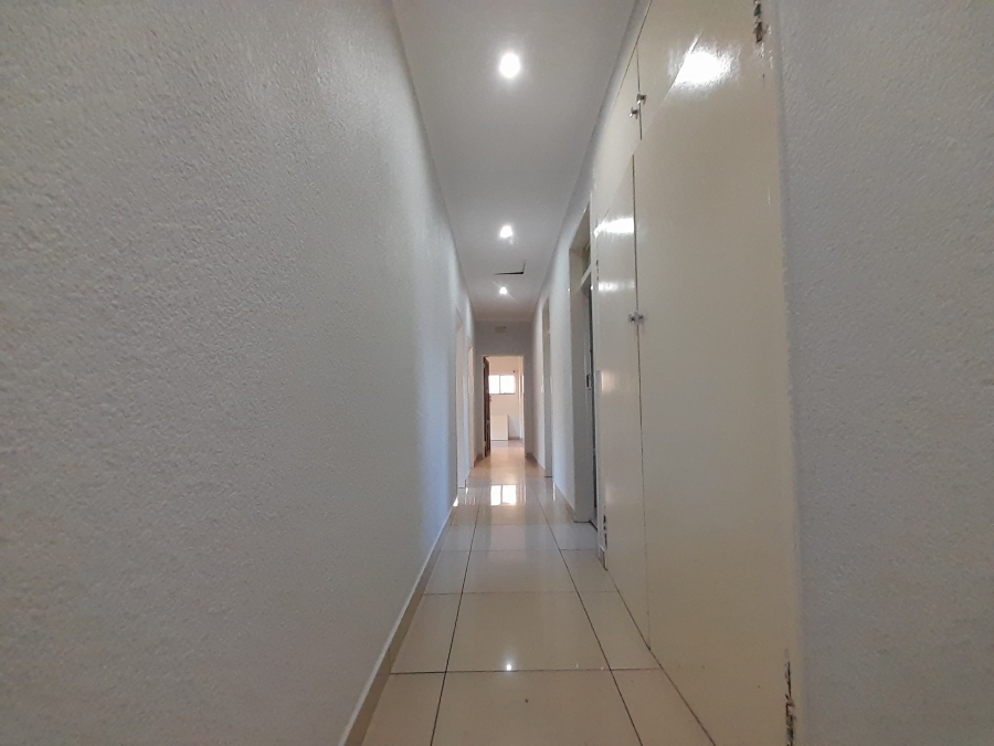 To Let 5 Bedroom Property for Rent in Constantia Kloof Gauteng