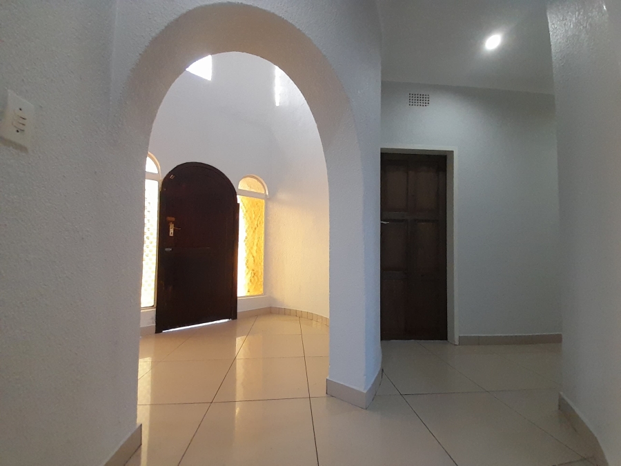To Let 5 Bedroom Property for Rent in Constantia Kloof Gauteng