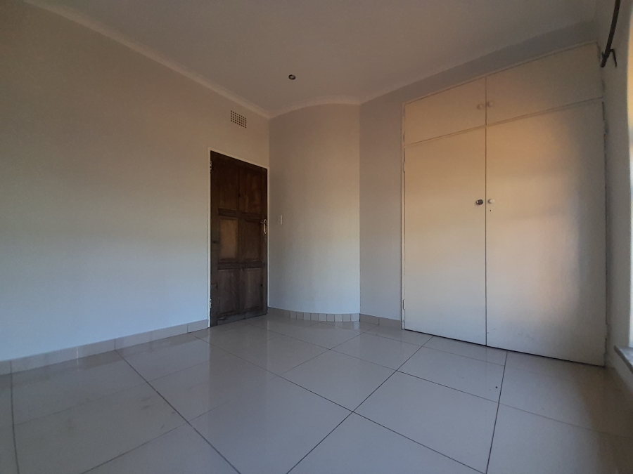 To Let 5 Bedroom Property for Rent in Constantia Kloof Gauteng