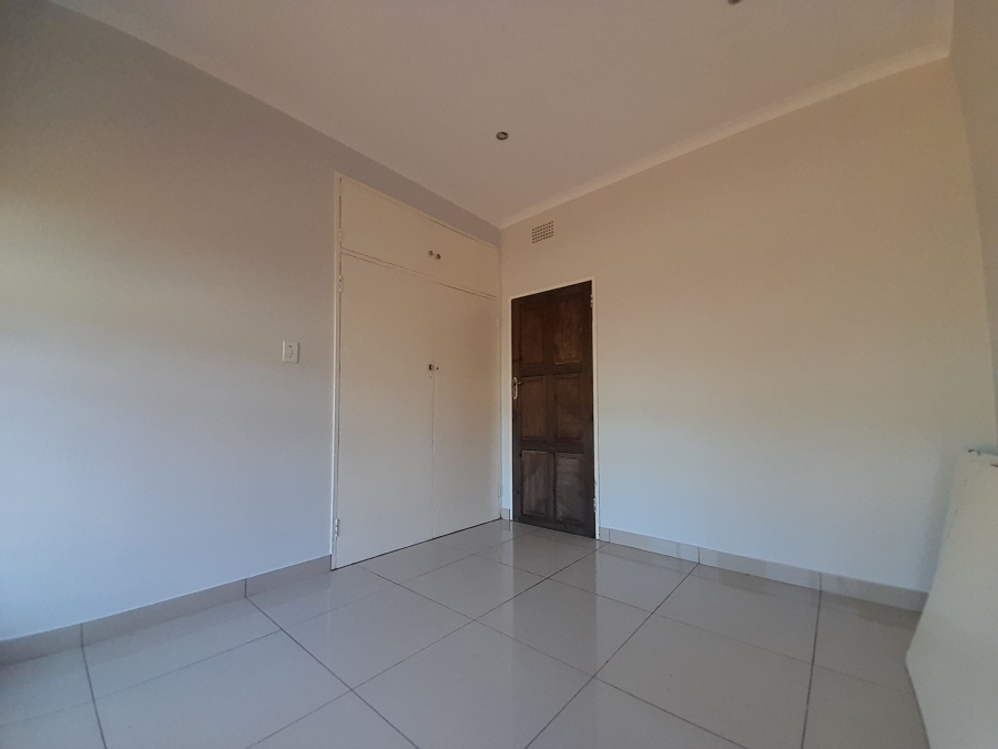 To Let 5 Bedroom Property for Rent in Constantia Kloof Gauteng